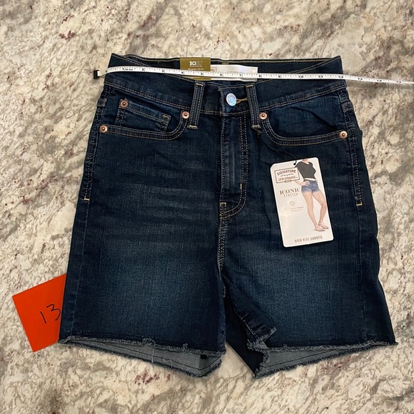 Signature Levi Strauss High Rise Shortie Gold - Picture 3 of 6